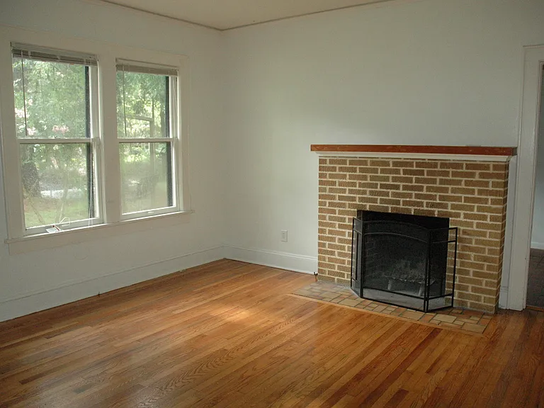 105 NW 24th St — Photo 2