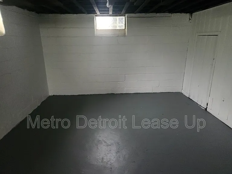 19455 Avon Ave — Photo 11