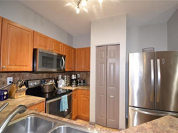 3rd image of 8842 S Isles Cir
