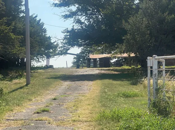 11307 N 2090th Rd, Canute, OK 73626