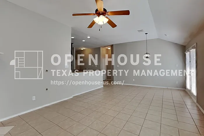 3 bed, 2.0 bath, 2022 sqft, $2,175 — Photo 4