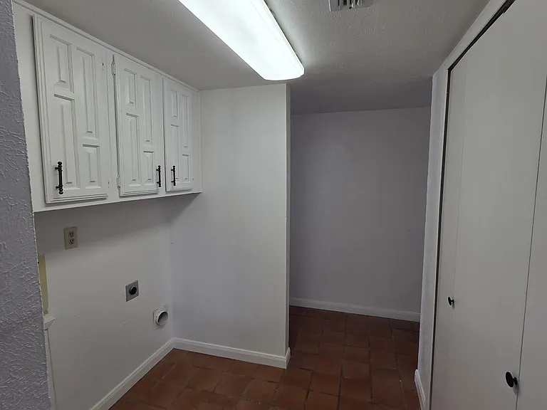 10247 Green Ash Rd — Photo 11
