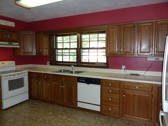 4th image of 2039 Montclair Dr