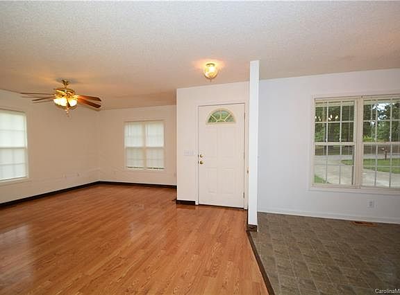 3rd image of 209 Cross Dr