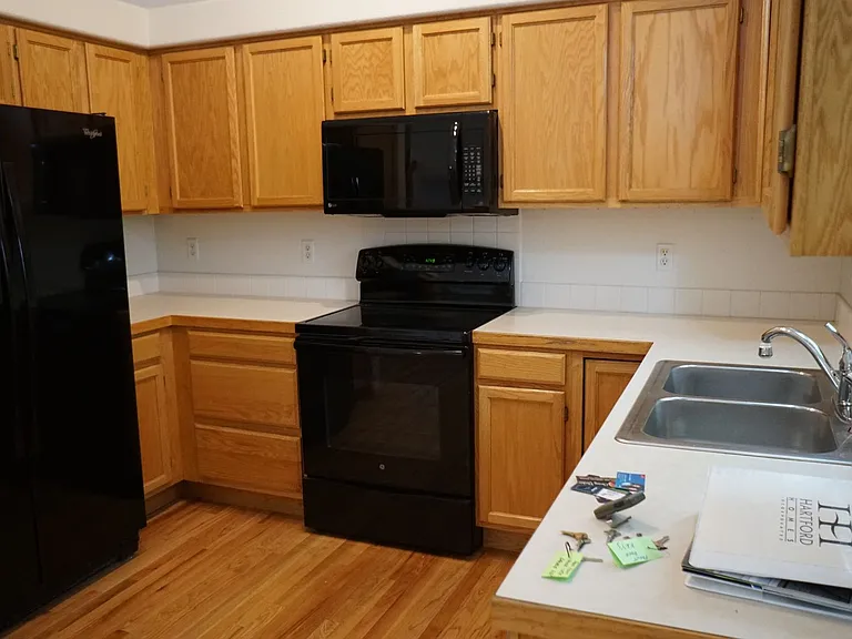 324 Saturn Dr — Photo 4