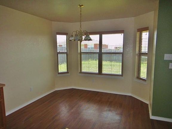4th image of 2102 Merle Dr