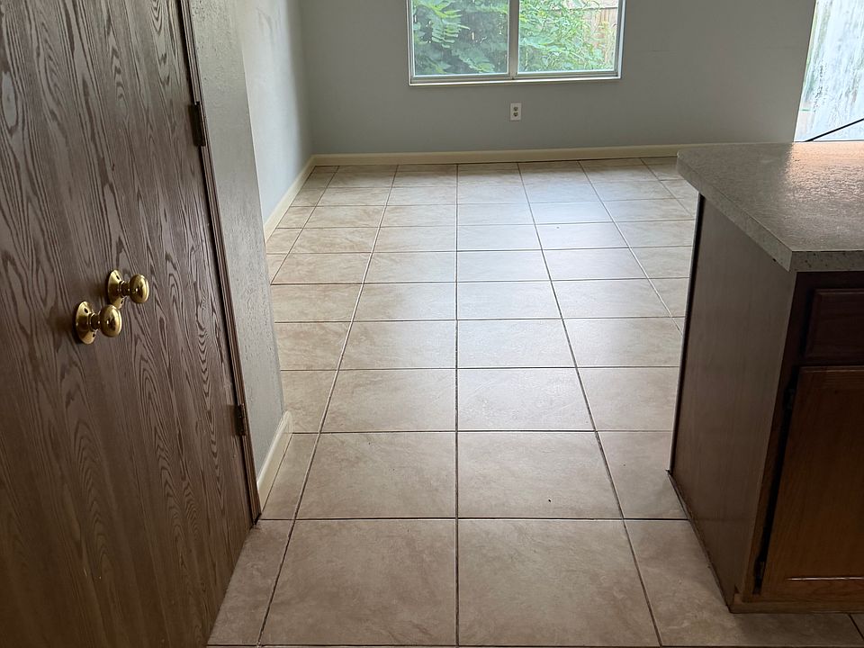 2nd image of 2811 Adrian Ave #B