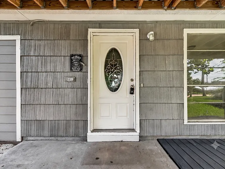 10601 Ambursen St — Photo 2