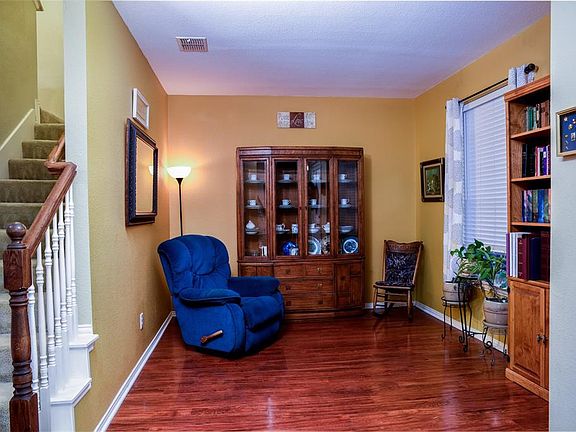 3rd image of 6 Willowstone Ct
