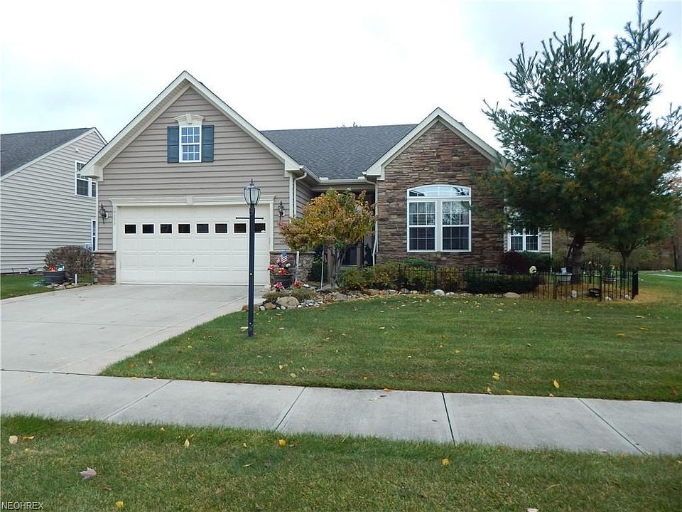 1st image of 39223 Hawthorne Dr