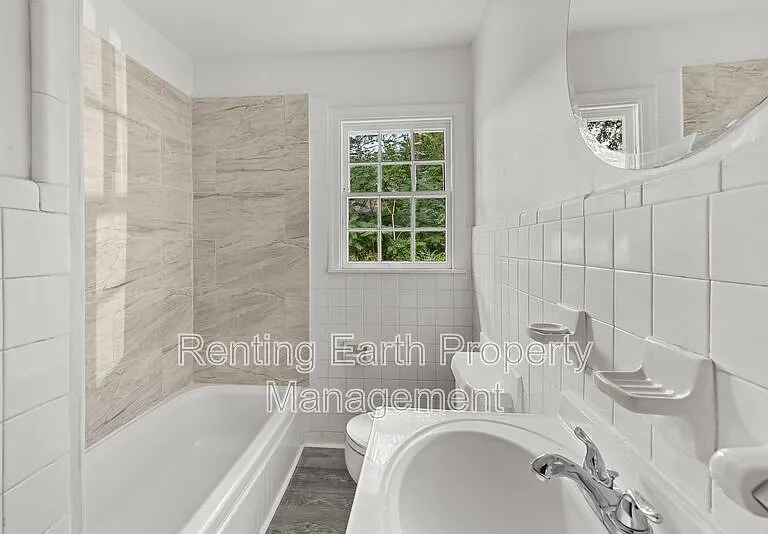 2537 3rd St NE — Photo 6