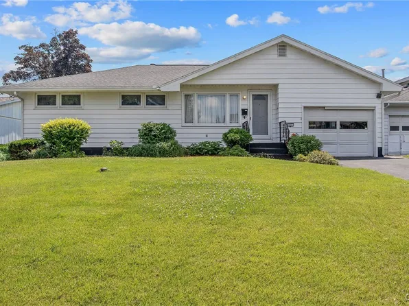 113 Bellshire Ln, Syracuse, NY 13208