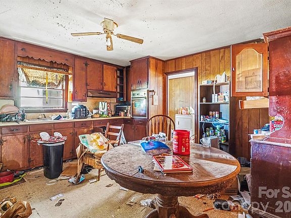 5th image of 105 W Temple Ave