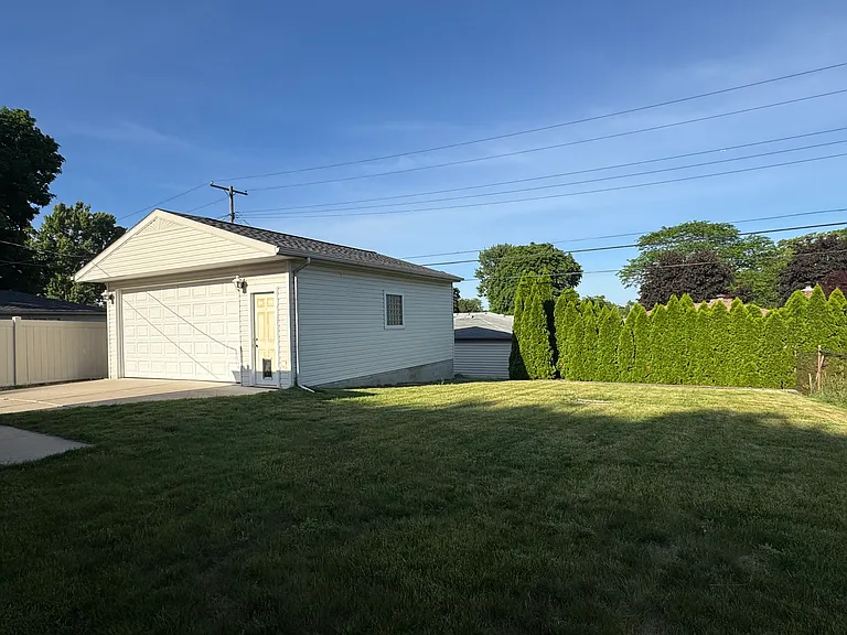 2431 Grange Rd — Photo 33