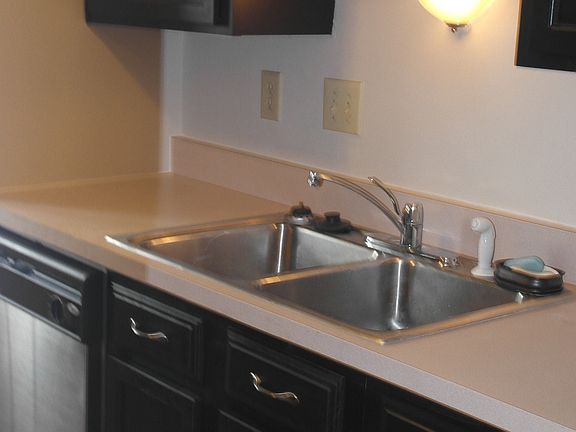 4th image of 309 Bainbridge Ct