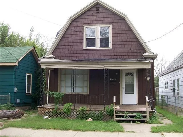 1109 S Greenlawn Ave photo 1