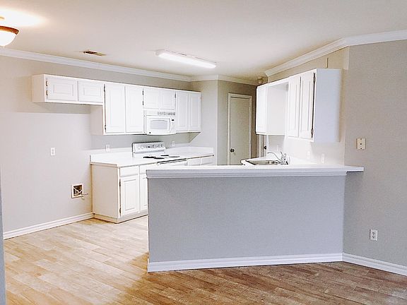 2nd image of 3905 Honey Ln