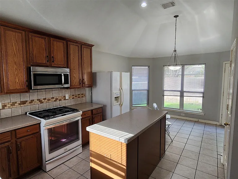 1011 Lexington Green Dr — Photo 24