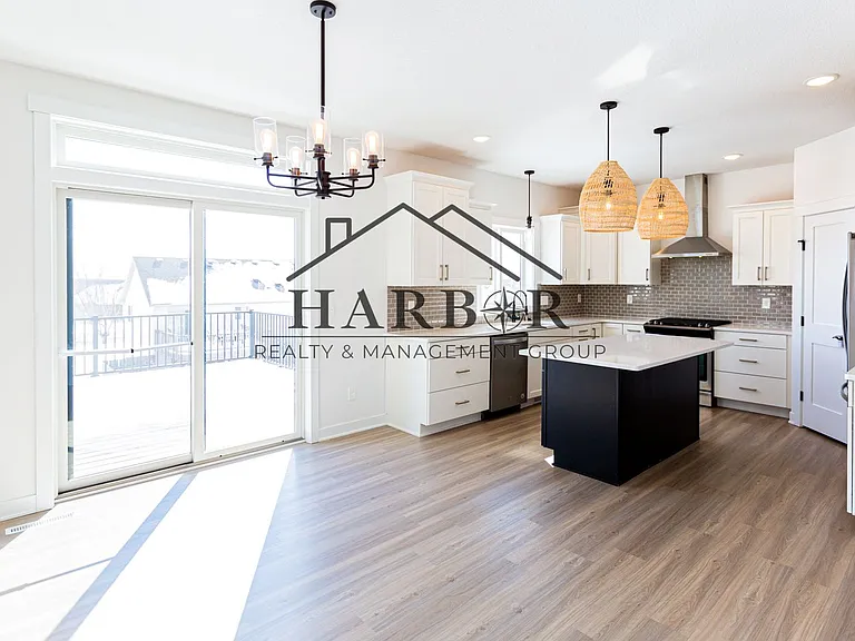 4144 Genevieve Ln NW — Photo 3