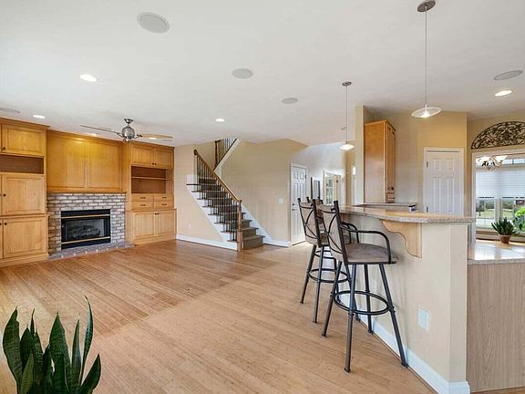 5th image of 2229 River Oaks Dr