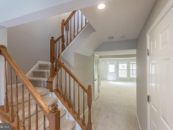5th image of 8025 Horseshoe Cottage Cir