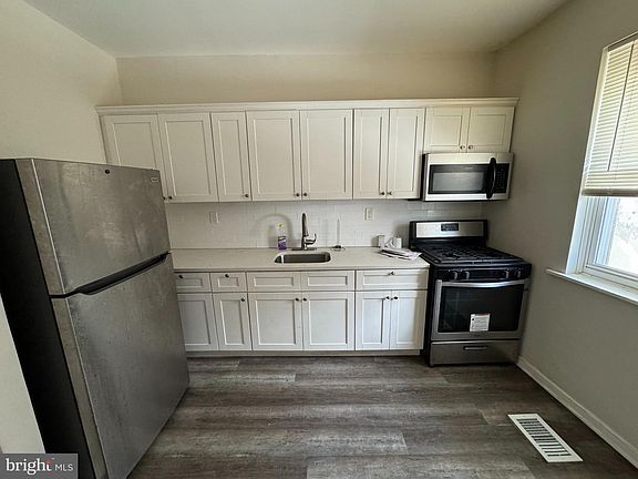 5th image of 119 N Salford St