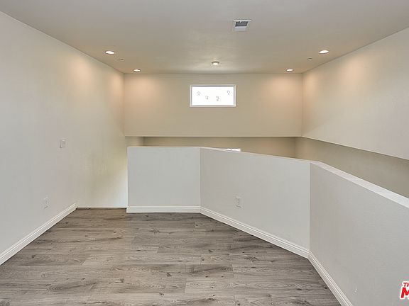 3rd image of 407 N Ardmore Ave #303