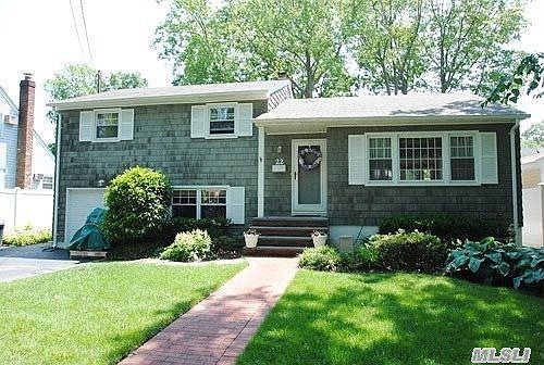 1st image of 22 Iroquois St E