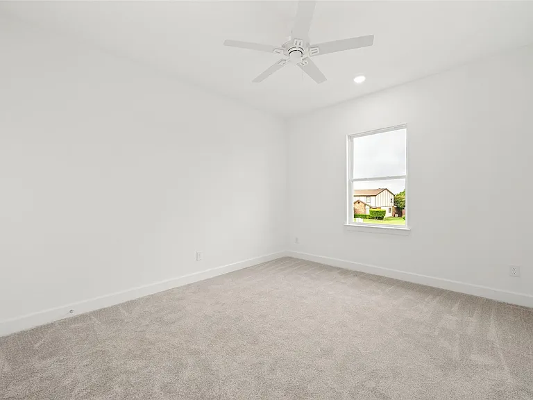 5609 Woodlands Dr — Photo 23