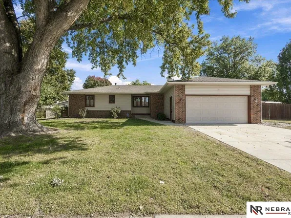 3010 Snead Dr, Fremont, NE 68025