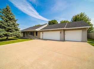 W5909 Hearthstone Dr, Appleton, WI 54915