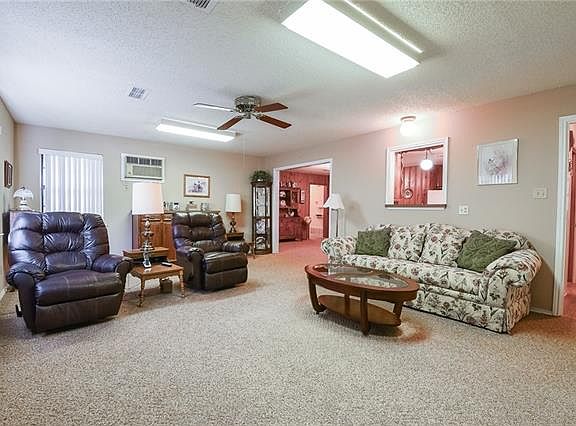 5th image of 2120 Robinwood Ln