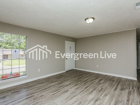 3rd image of 2124 Thousand Oaks Dr