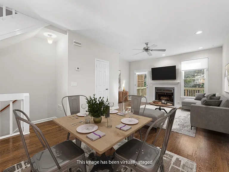 657 Park Village Dr NE — Photo 3