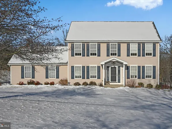 4 Spangler Dr, Bernville, PA 19506