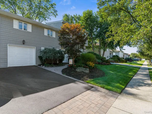 14 Jane Drive, Old Bethpage, NY 11804