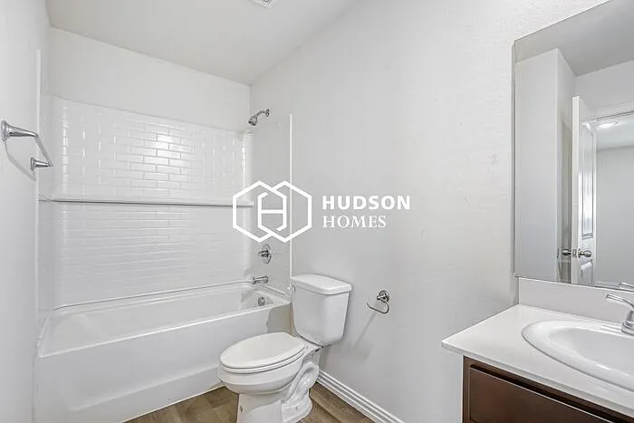 918 San Antonio St — Photo 10