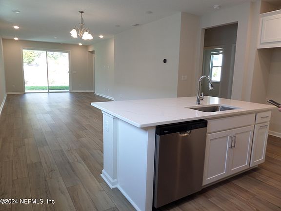 4th image of 116 LOCHLOOSA Court