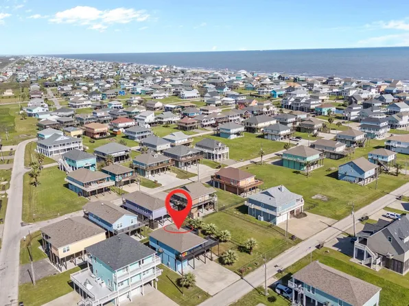 984 Crane Ln, Crystal Beach, TX 77650