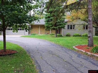 1305 Noretta Dr, North Mankato, MN 56003