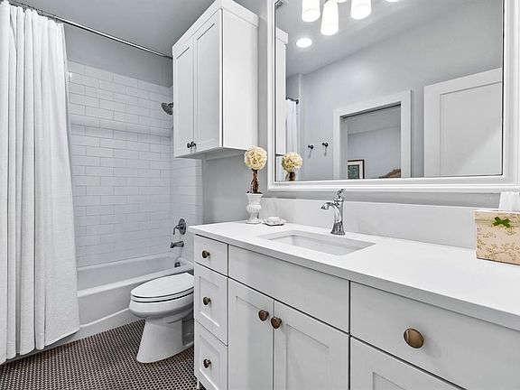 5th image of 3936 Beechwood Ln
