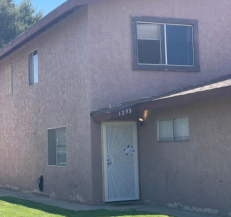 1st image of 1233 W 20th Pl
