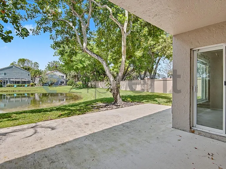 10271 NW 10th Ct — Photo 33