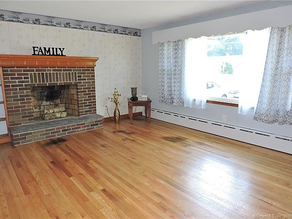 5th image of 38 Perkins Ave