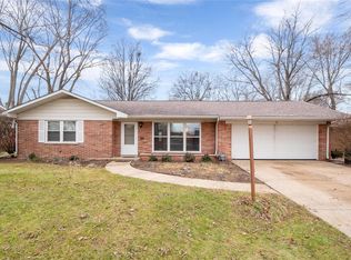 9 Lancelot Dr, Belleville, IL 62226