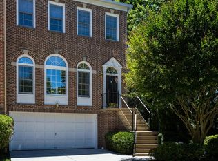 10214 Walkerton Ln, Oakton, VA 22124