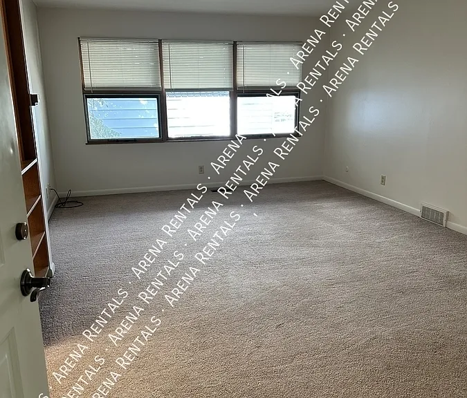 322 N 1st St #202 — Photo 7