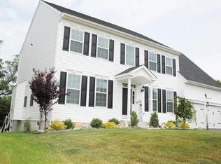 1267 Twin Ponds Rd, Breinigsville, PA 18031