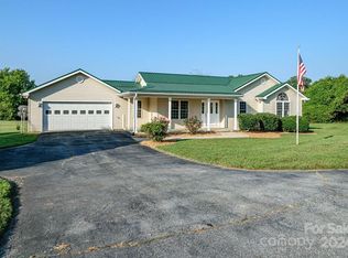 29 Cathy Ct, Hendersonville, NC 28792