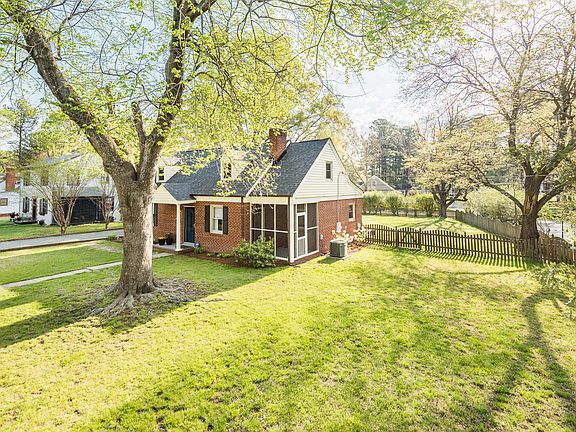 2nd image of 1201 Acorn Ln